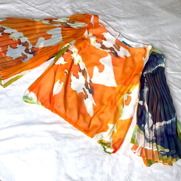 Alice + Olivia  wing sleeves blouse - Picture 7 of 8